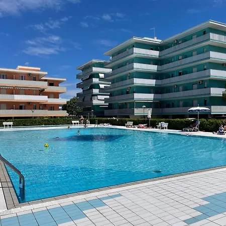 Flat By The Pool * بيبيوني